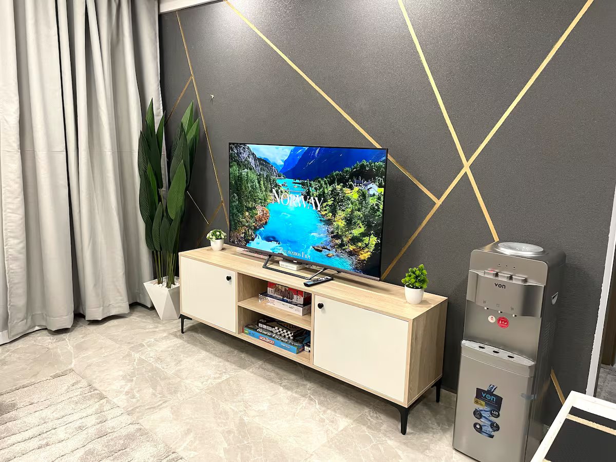 Exquisite 1 BR with Breathtaking Sunset Views Image 2