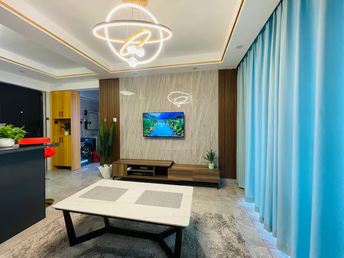 Executive Luxe 1 BR Apartment Image 3